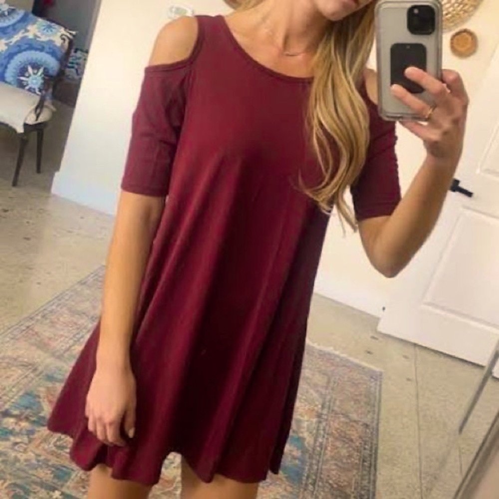 Acemi T-shirt Cold Shoulder Dress